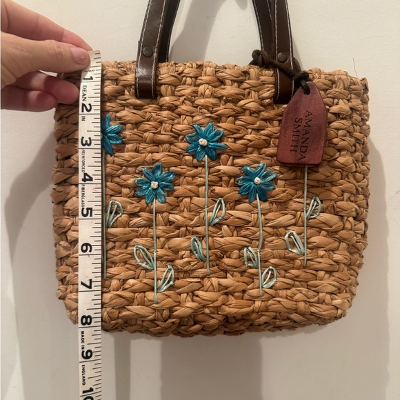 VINTAGE Amanda Smith Woven Straw Tote with Teal Floral Embroidery. 
Great shape! - Picture 3 of 10